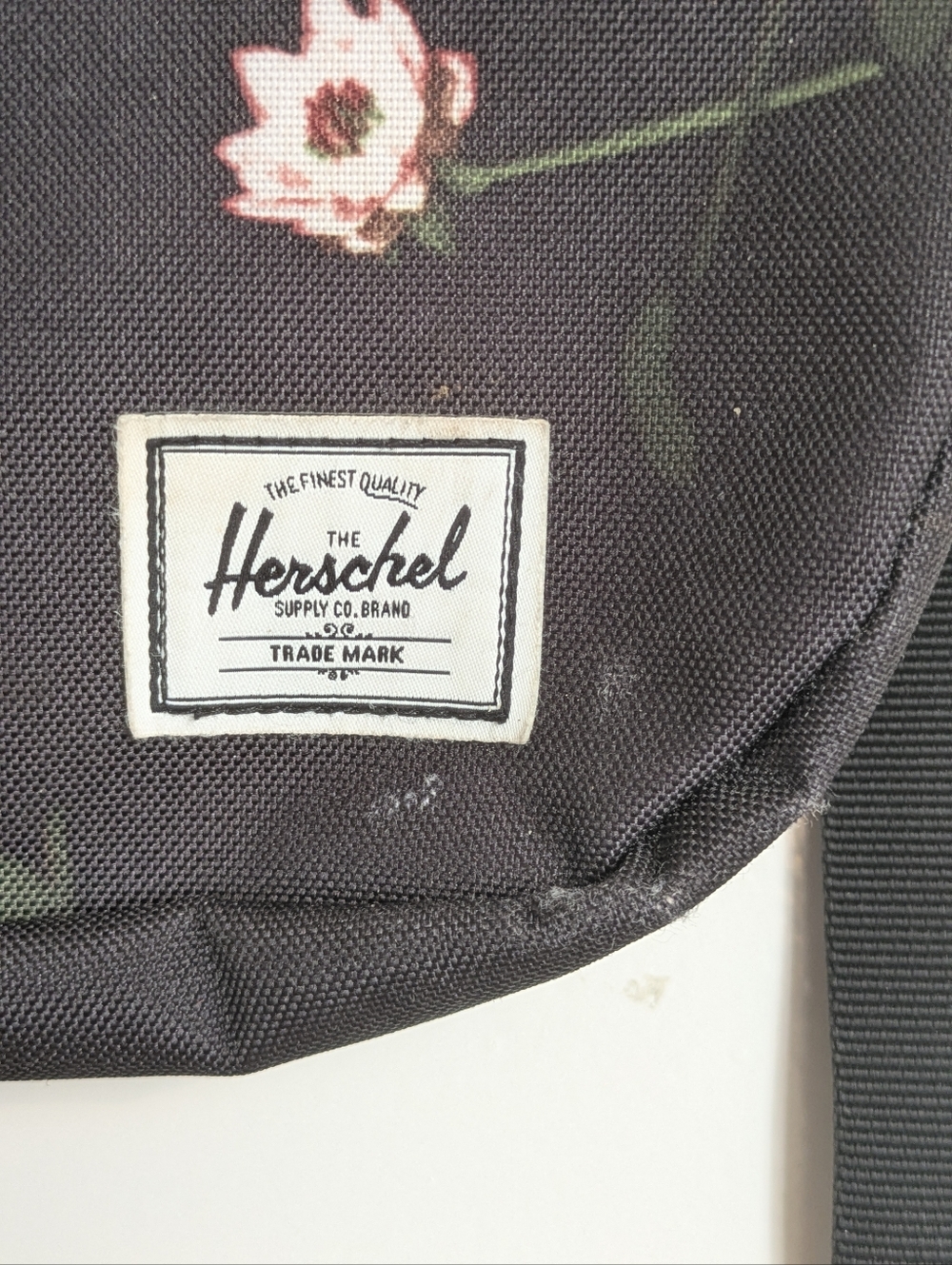 Herschel Fifteen 2L Black Floral Hip Lumbar Waist Fanny Pack Bag - Picture 7 of 16